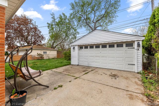 6633 Shadowlawn Street, Dearborn Heights, MI 48127