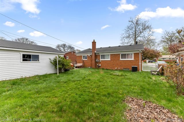 6633 Shadowlawn Street, Dearborn Heights, MI 48127