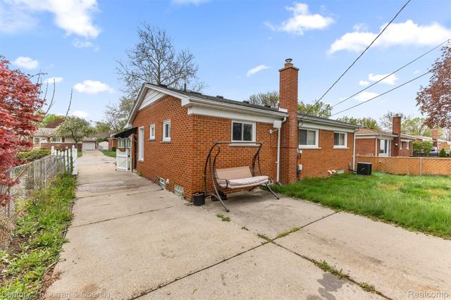 6633 Shadowlawn Street, Dearborn Heights, MI 48127