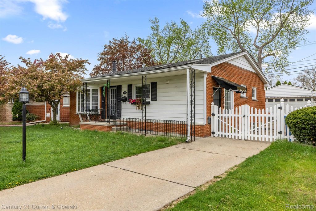 6633 Shadowlawn Street, Dearborn Heights, MI 48127
