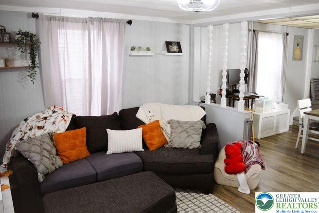 12 2nd Avenue, Lehighton Boro, PA 18235