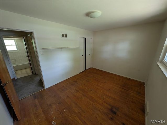 10533 Roscommon Drive, St Louis, MO 63123