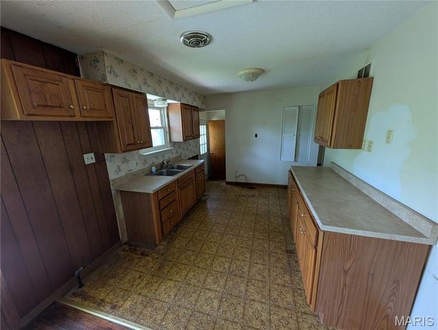 10533 Roscommon Drive, St Louis, MO 63123