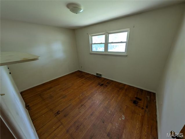 10533 Roscommon Drive, St Louis, MO 63123