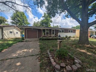10533 Roscommon Drive, St Louis, MO 63123