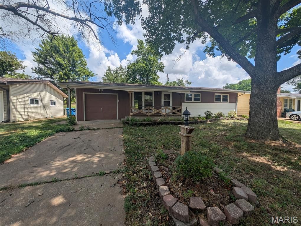 10533 Roscommon Drive, St Louis, MO 63123