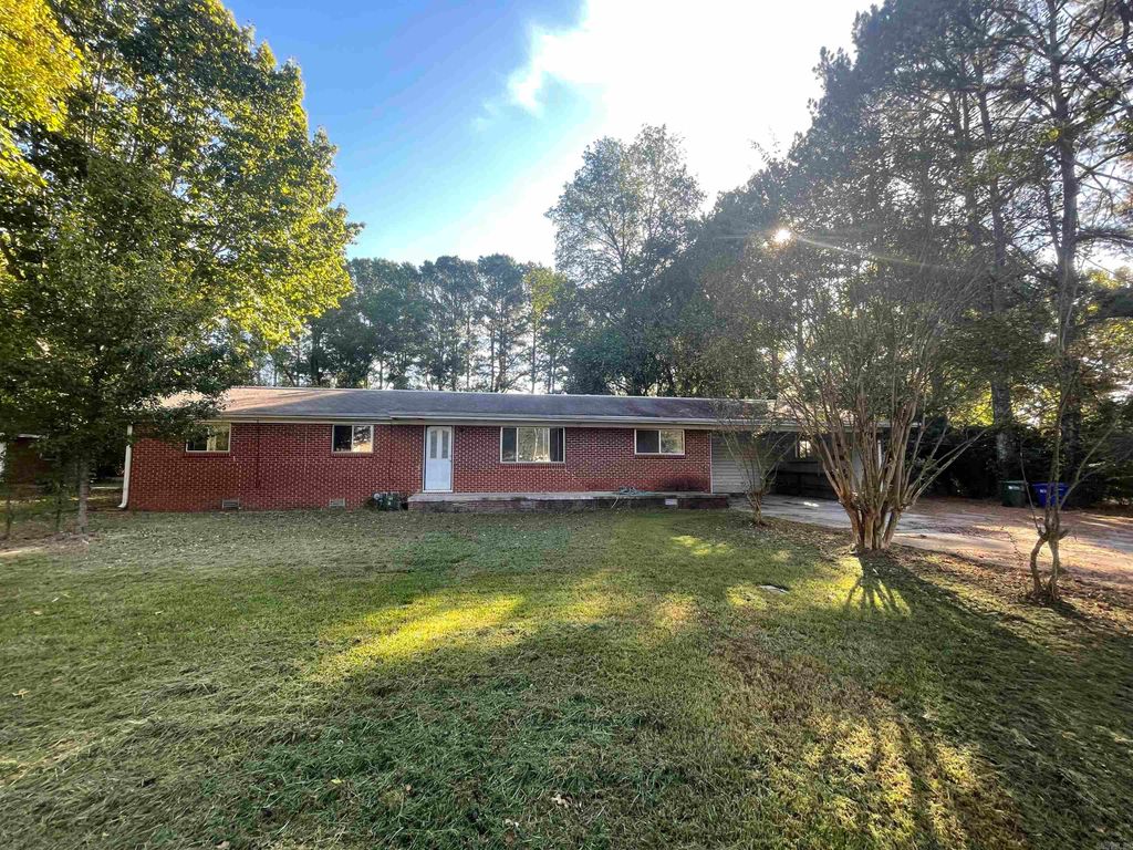 1012 Woodside, Conway, AR 72032