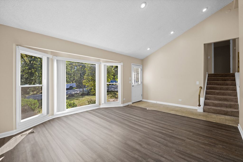 28W700 BARNES Avenue, West Chicago, IL 60185 — photo 4