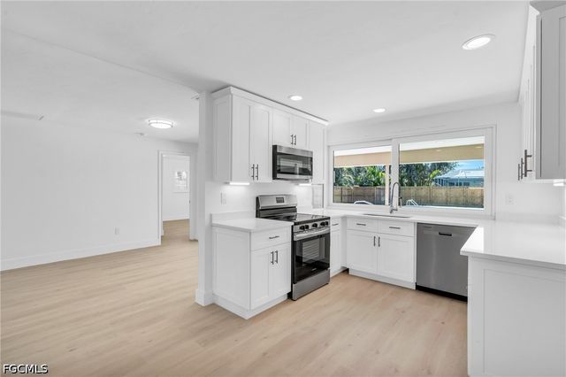 3941 Coquina DR, Sanibel, FL 33957