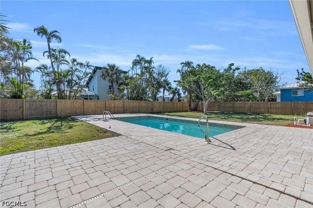 3941 Coquina DR, Sanibel, FL 33957