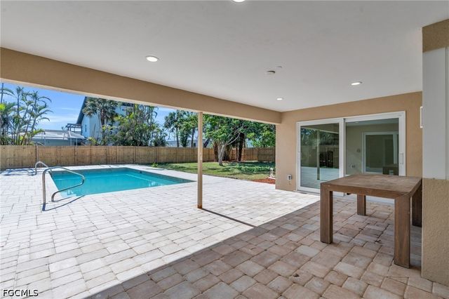 3941 Coquina DR, Sanibel, FL 33957