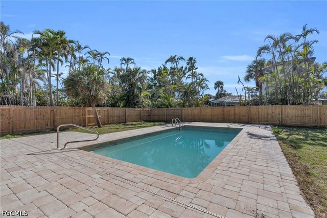3941 Coquina DR, Sanibel, FL 33957