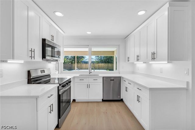 3941 Coquina DR, Sanibel, FL 33957