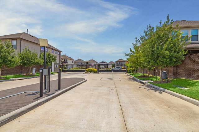 5134 Aedan Oak Street, Houston, TX 77018