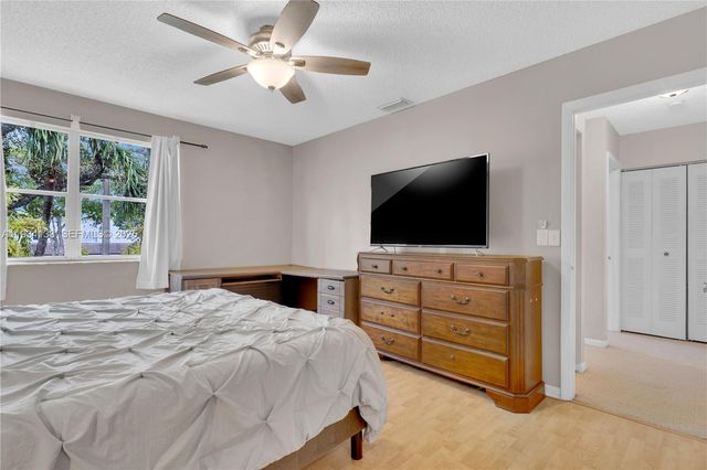 11910 NW 12th St, Pembroke Pines, FL 33026