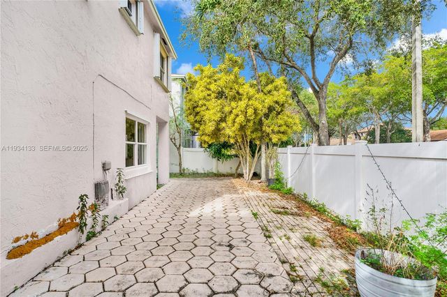 11910 NW 12th St, Pembroke Pines, FL 33026