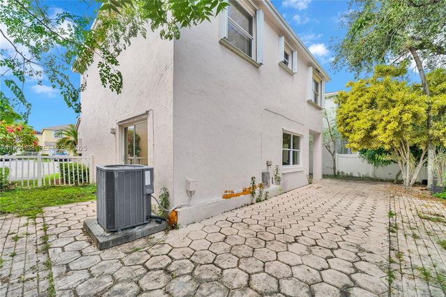 11910 NW 12th St, Pembroke Pines, FL 33026