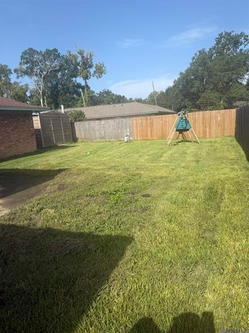 1711 S Park Ave, Gonzales, LA 70737