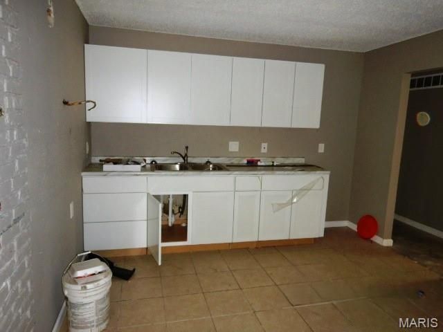 11652 Las Ladera Drive, Florissant, MO 63033