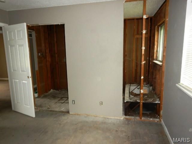 11652 Las Ladera Drive, Florissant, MO 63033