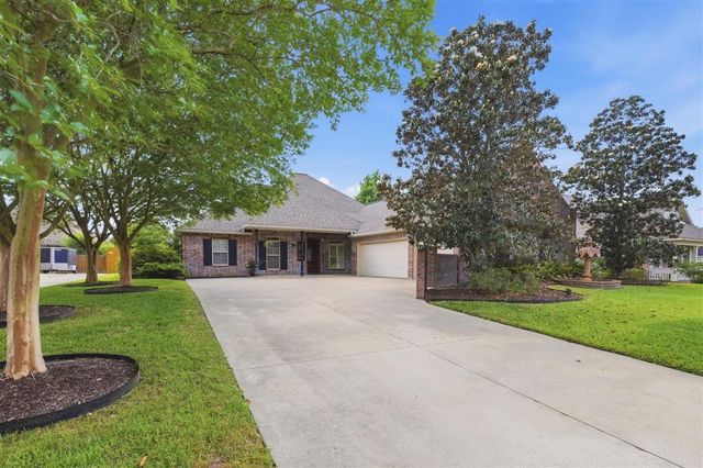 2733 Rue Calais Drive, Lake Charles, LA 70605