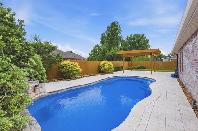 2733 Rue Calais Drive, Lake Charles, LA 70605
