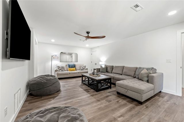 5 Dunvegan Lane, Bella Vista, AR 72715