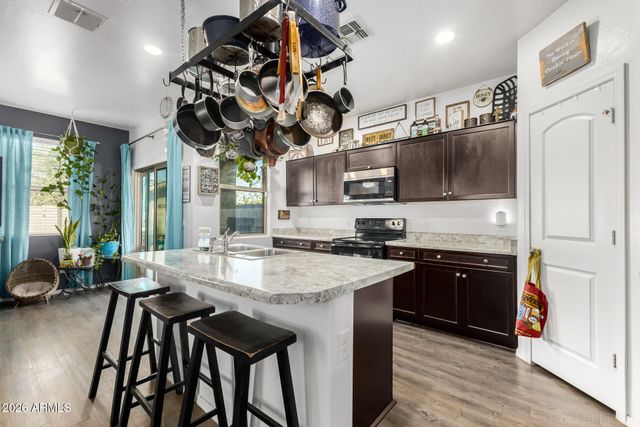 2424 W TAMARISK Avenue, Phoenix, AZ 85041