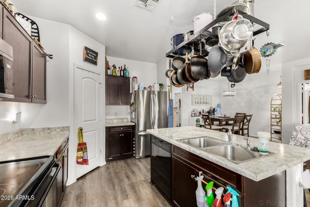 2424 W TAMARISK Avenue, Phoenix, AZ 85041