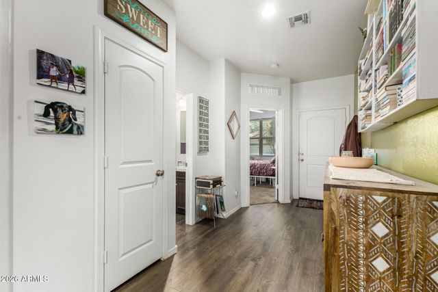 2424 W TAMARISK Avenue, Phoenix, AZ 85041