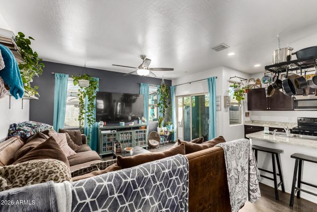 2424 W TAMARISK Avenue, Phoenix, AZ 85041