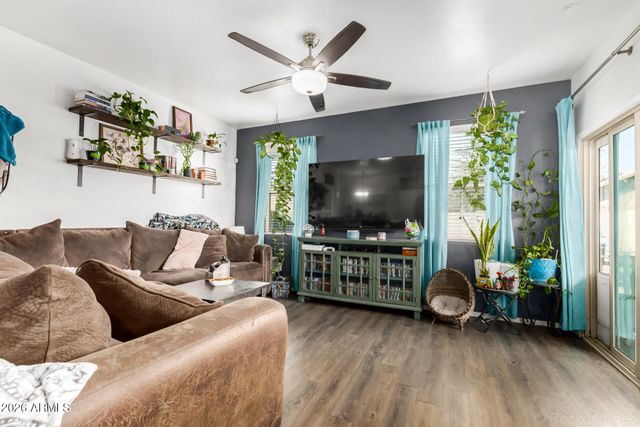 2424 W TAMARISK Avenue, Phoenix, AZ 85041