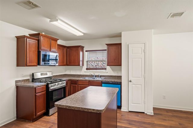 303 Pine Mist Lane, Conroe, TX 77304