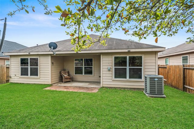 303 Pine Mist Lane, Conroe, TX 77304