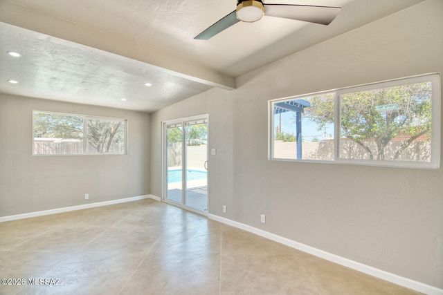 6458 E Calle Castor, Tucson, AZ 85710