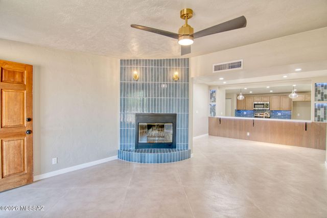 6458 E Calle Castor, Tucson, AZ 85710