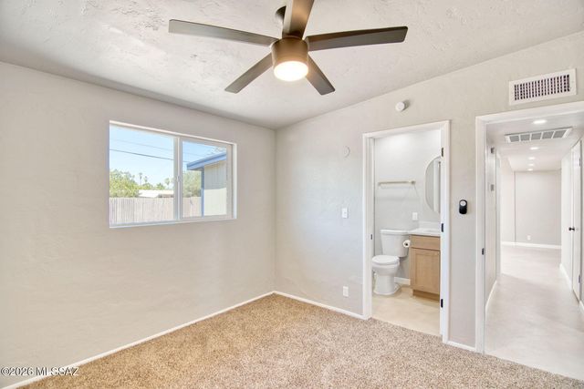 6458 E Calle Castor, Tucson, AZ 85710