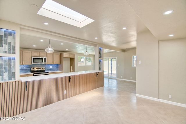 6458 E Calle Castor, Tucson, AZ 85710