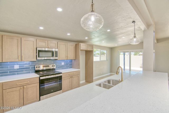 6458 E Calle Castor, Tucson, AZ 85710