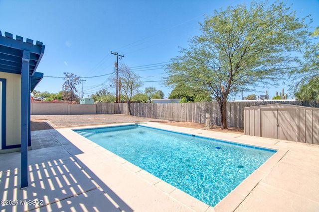 6458 E Calle Castor, Tucson, AZ 85710