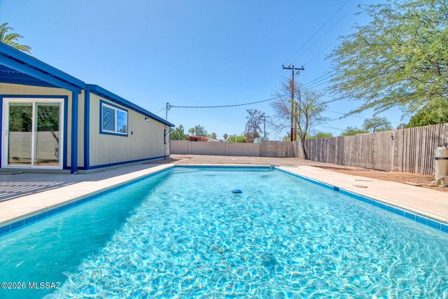 6458 E Calle Castor, Tucson, AZ 85710
