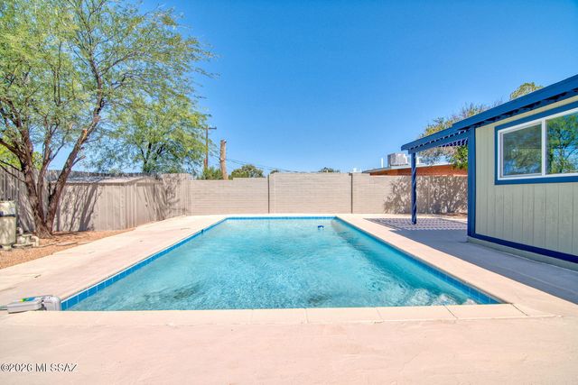 6458 E Calle Castor, Tucson, AZ 85710
