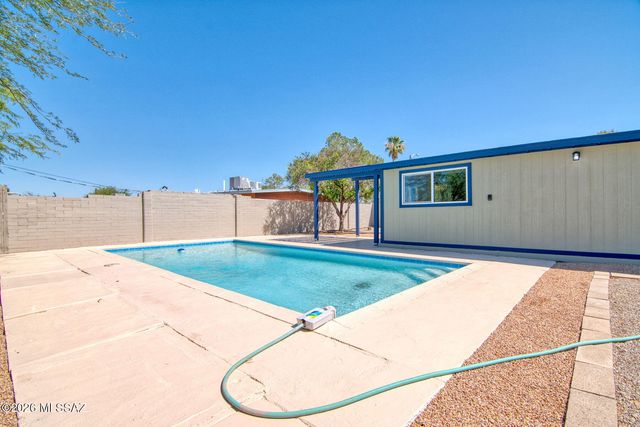 6458 E Calle Castor, Tucson, AZ 85710