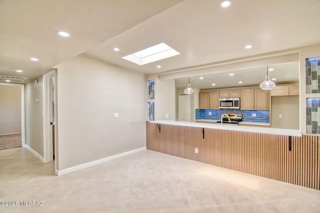 6458 E Calle Castor, Tucson, AZ 85710