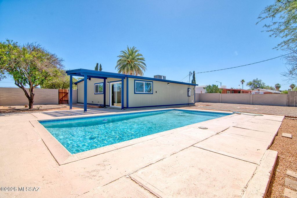 6458 E Calle Castor, Tucson, AZ 85710