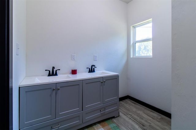 1017 E Main Street, Shawnee, OK 74801