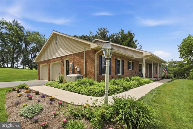 690 INDIAN RUN RD, Millersville, PA 17551