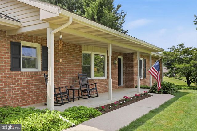 690 INDIAN RUN RD, Millersville, PA 17551