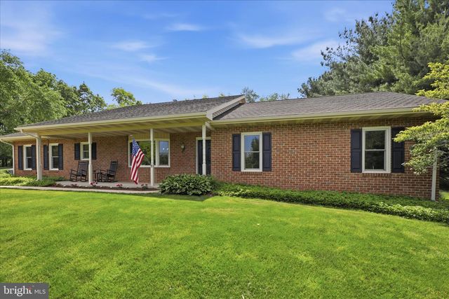 690 INDIAN RUN RD, Millersville, PA 17551