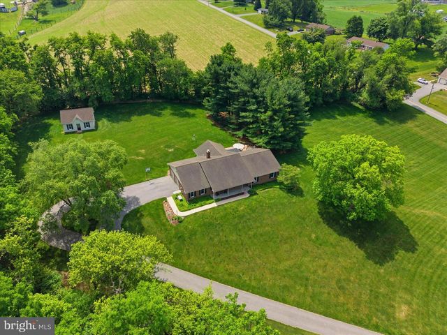 690 INDIAN RUN RD, Millersville, PA 17551